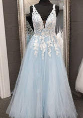 Princess V-Neck Tulle Prom Dress/Evening Dress With Appliqued Laced